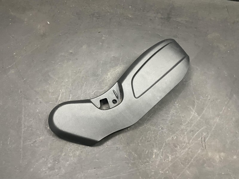 Front Right Seat Outer Side Cover 2018 Kia Sportage 88271-D9000 2017 2019 - 2022