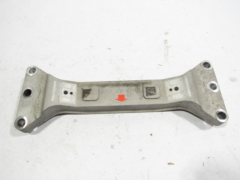 18-23 Kia Stinger GT1 2019 Transmission Gearbox Crossmember Mount Bracket |