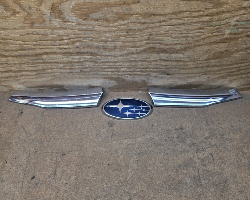 2018 2019 SUBARU LEGACY 91121-AL18A Front Bumper GRILLE Emblem & Chrome OEM