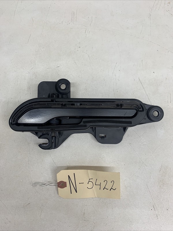 20-23 TESLA MODEL 3 FRONT LEFT SIDE EXTERIOR DOOR HANDLE 152811410D 5422 b41