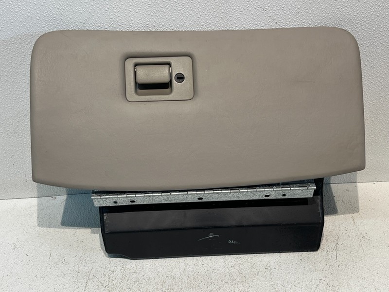 03-11 Lincoln Town Car Glove Box OEM