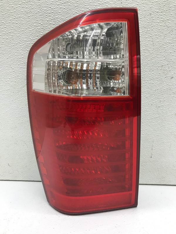 06-12 Kia Sedona Rear Left Driver Tail Brake Light Lamp Taillight OEM