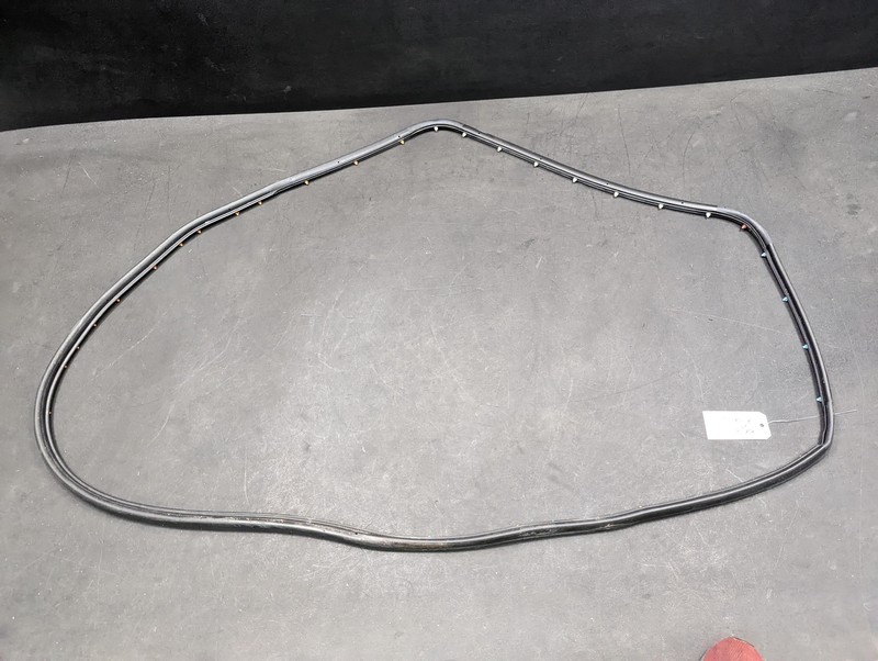Rear Left Door Weatherstrip 2018 Jeep Cherokee 68103093AB 2014 2015 2016 - 2022