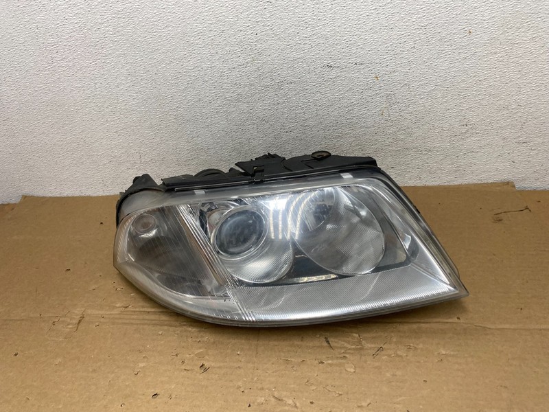 2001-2005 Volkswagen Passat Right RH Halogen Headlight Oem AD4021 DW