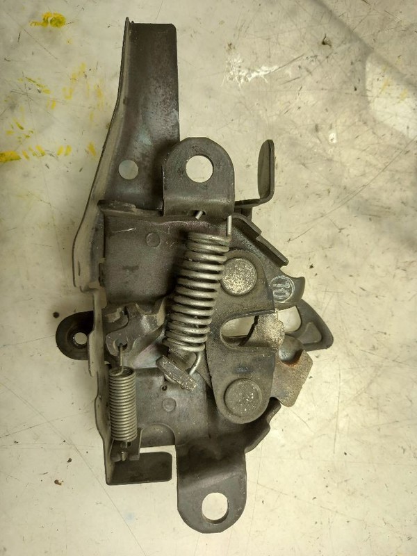 06 SCION XA HOOD LATCH
