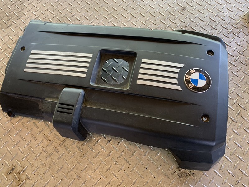 2010 BMW 328I E90 328 I Engine top Cover Panel