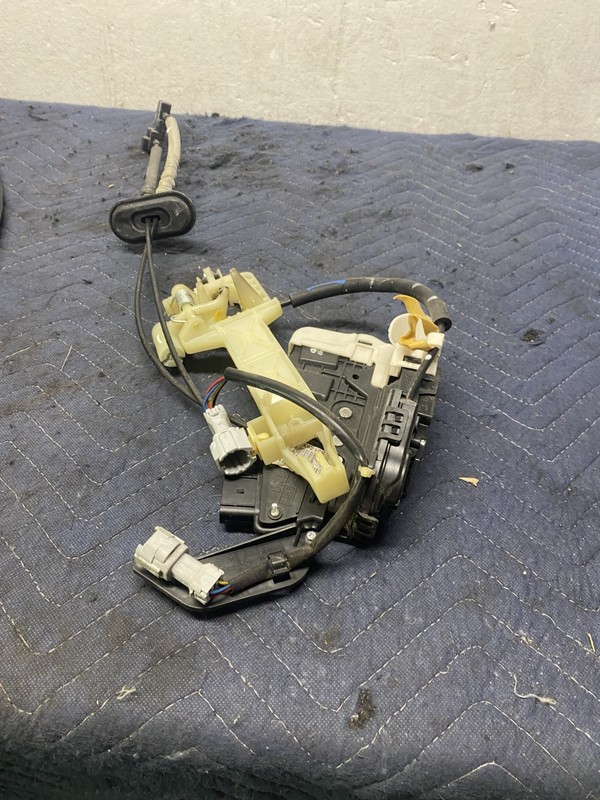 2015 Kia Optima Left Front Door Latch OEM 4KX9207KM00