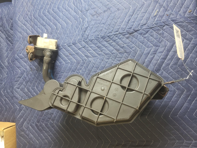 Used Oem Maserati Fuel Vapor Evaporator Canister 2017-2018 Quattroporte 3.0L AWD