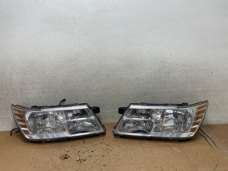 2009 to 2017 Dodge Journey Headlights Left+Right Set Halogen Z3740 PS