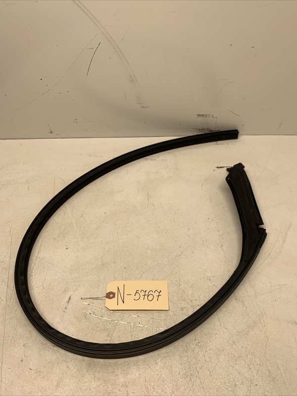 2016 TESLA X Front Right Door Window Seal Strip 1032146-00-C 5767 S2
