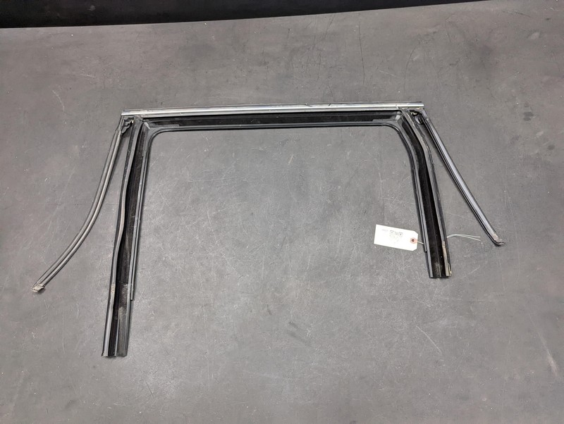 Rear Left Door Window Glass Run Channel 2018 Jeep Cherokee 2014 2015 2016 - 2022