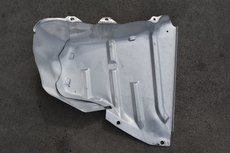 1997-04 Corvette C5 Fuel Tank Mount Shield Skid Plate RH PASSENGER *10410938*