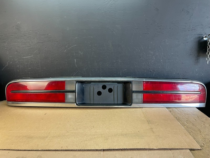 1991 to 1996 Buick Park Avenue 16512242 Tail Light Trunk Finish Panel AC5034