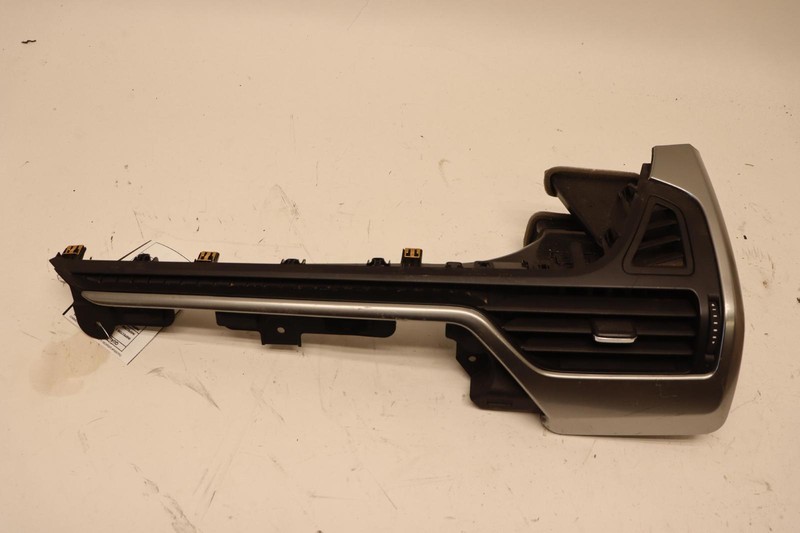2015-2020 CHEVY/GMC SUBURBAN RIGHT PASSENGER SIDE DASHBOARD DASH AIR VENT OEM