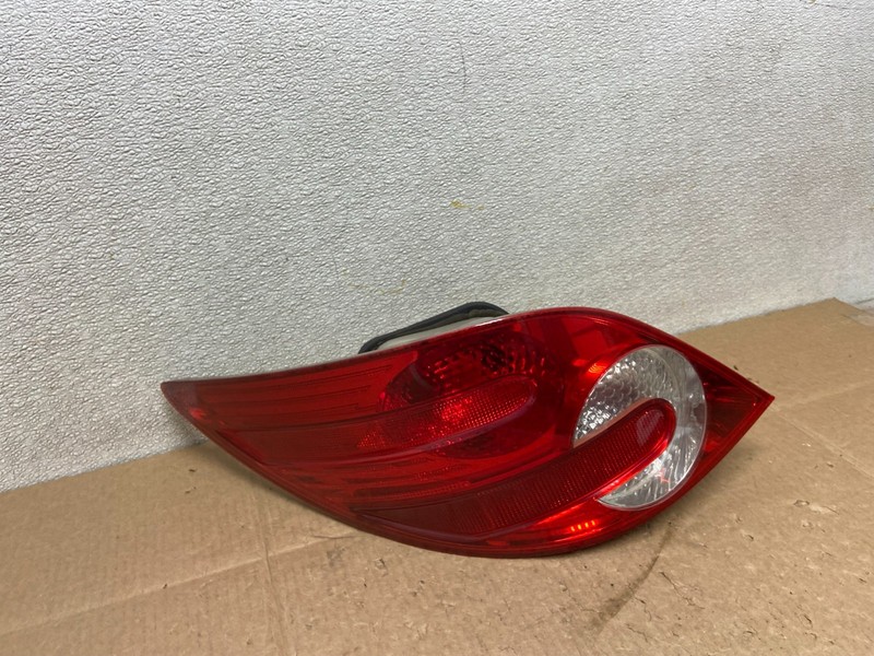 2006 to 2010 Mercedes W251 R-Class Left Driver LH Side Tail Light Y8868 DW