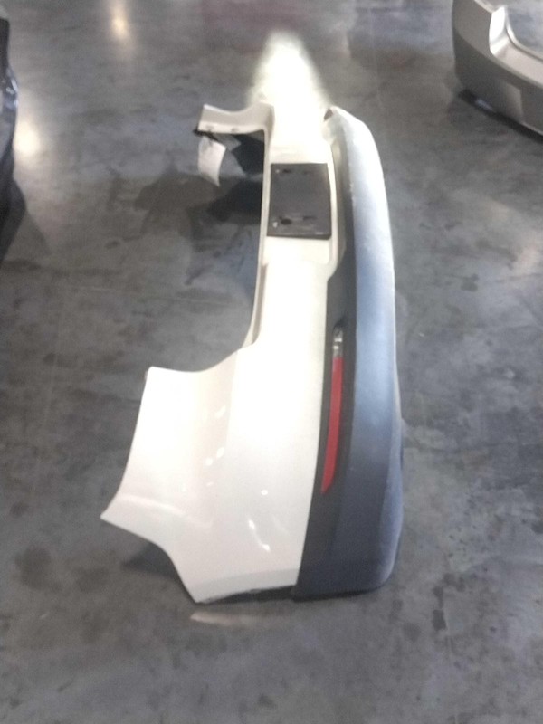 2017 Volkswagen Tiguan White Rear Bumper Assembly OEM 5N0803881A 65000 Miles