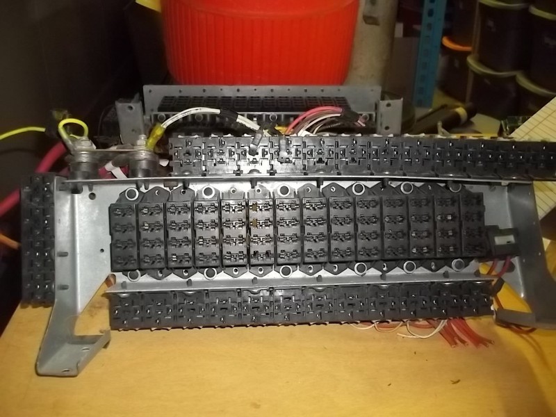 International Model 9200 Fuse Relay Block Assembly Job: 089006 Lineset A-3583P