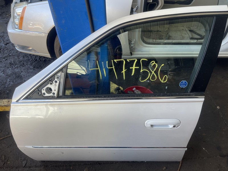 2006 - 2011 Cadillac DTS Driver Left Door Assembly White 981J Tested