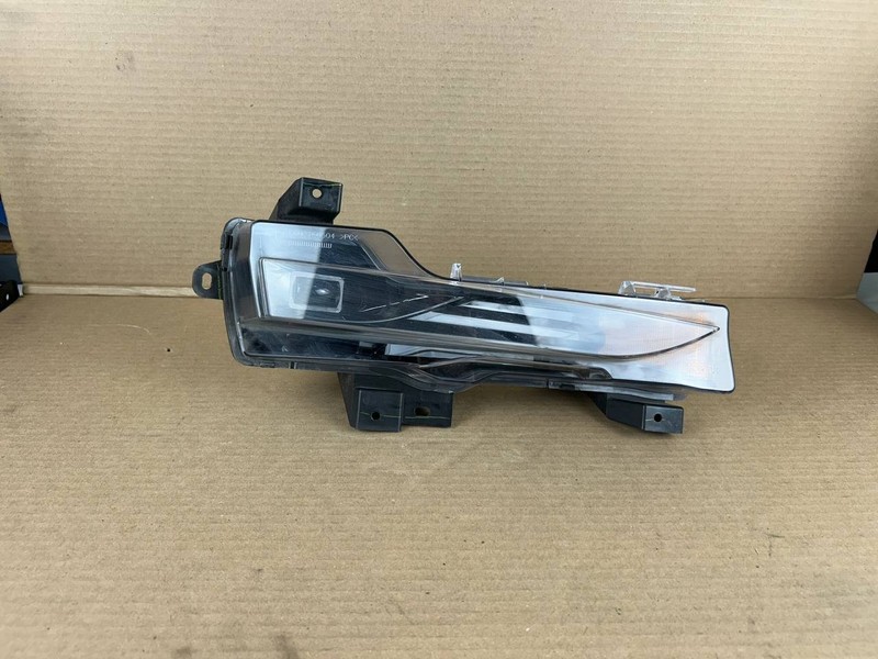 ✅ 17-23 Tesla Model 3 Front Right Turn Signal Light OEM 1077390-00-F /broken