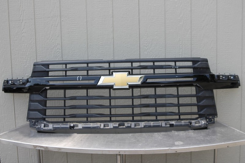 2024-2026 Chevrolet Silverado 2500HD Front Grille Grill W/o Camera Oem