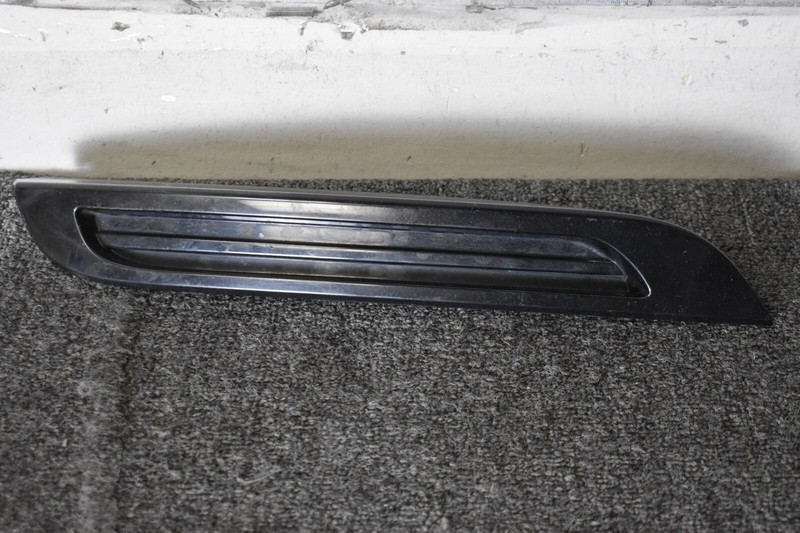 2017 Land Rover Range Rover Velar L560Front left PTF plug L8A2-17D750-AA