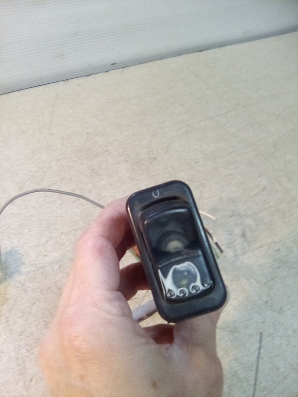 Peterbilt 16-09121-8C8EEF2A11 Engine On/Off Rocker Switch W/ Connector