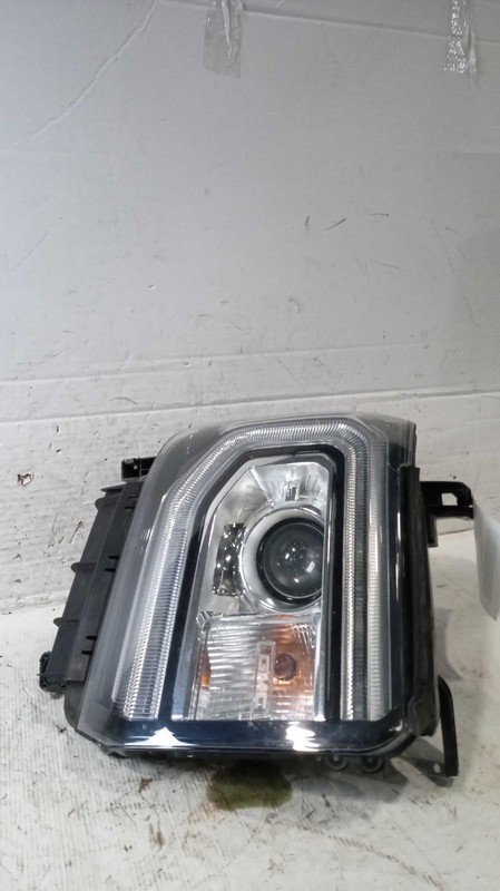2016 GMC Sierra 1500 Right Headlight Assembly Black Used OEM 575647