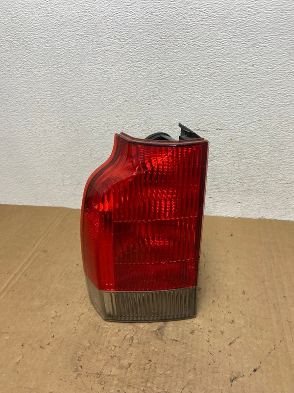 2001 - 2004 Volvo Xc70 V70 Left Driver LH Side Tail Light Oem AD3086 LK