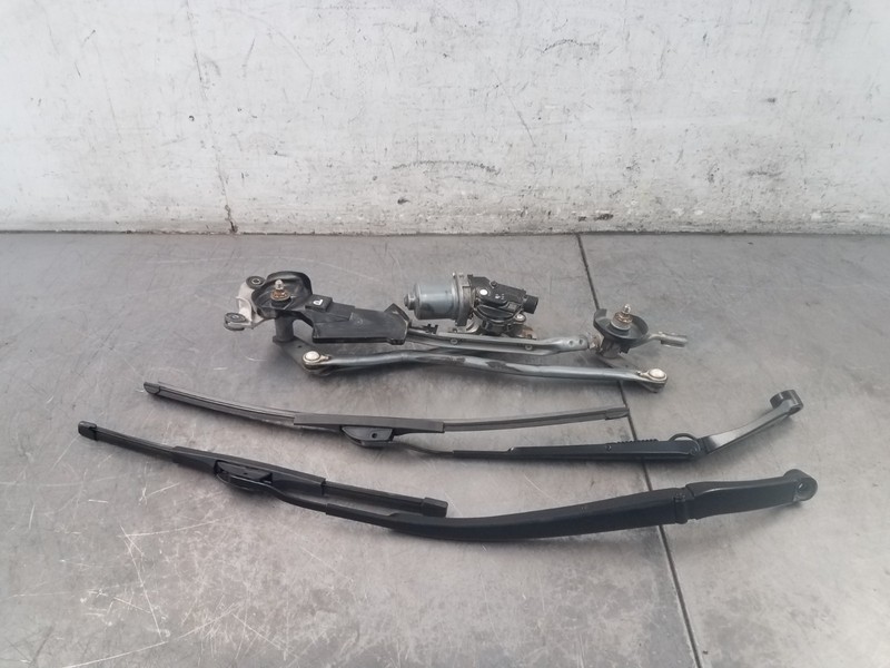 2017 Lexus RC-F RC F Windshield Wiper Motor / Arms #6056 A1