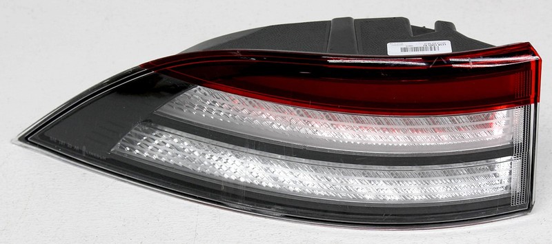 OEM Left Driver Side LED Tail Lamp For Lincoln Aviator LC5Z-13405-D Lens Cracked