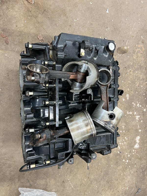 Mercury Outboard 65/75/90HP Crankcase Complete Block & pistons! Freshwater