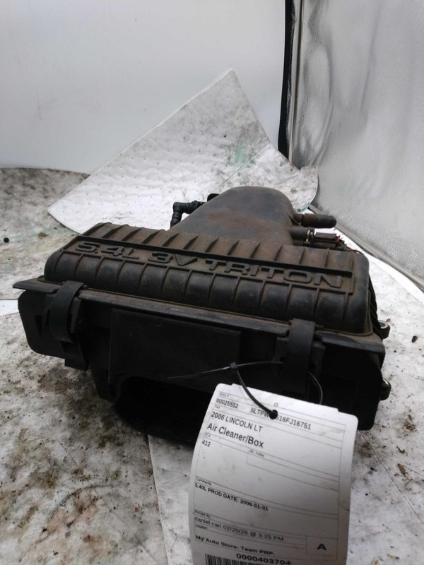 Used Air Cleaner Assembly fits: 2006 Lincoln LT 5.4 Grade A