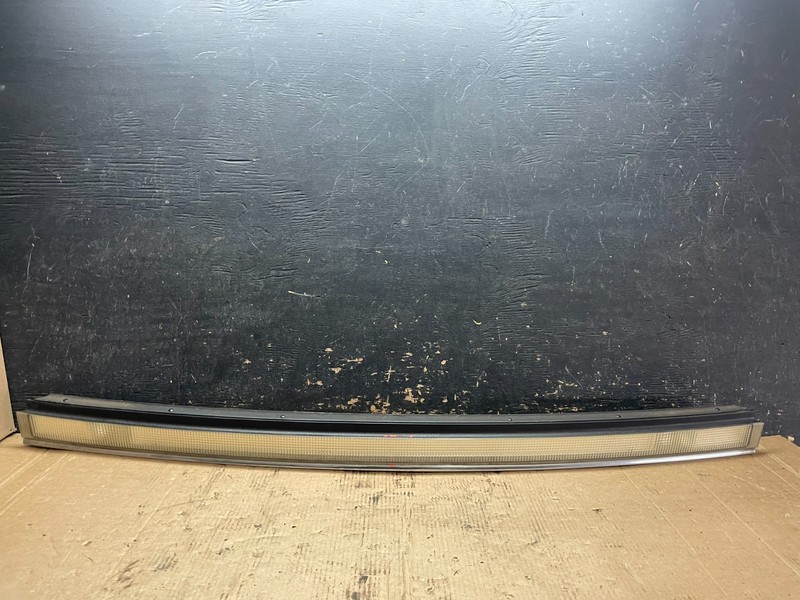 1991 - 1993 Oldsmobile 98 Ninety Eight Center Trunk Tail Light Z5835 DG