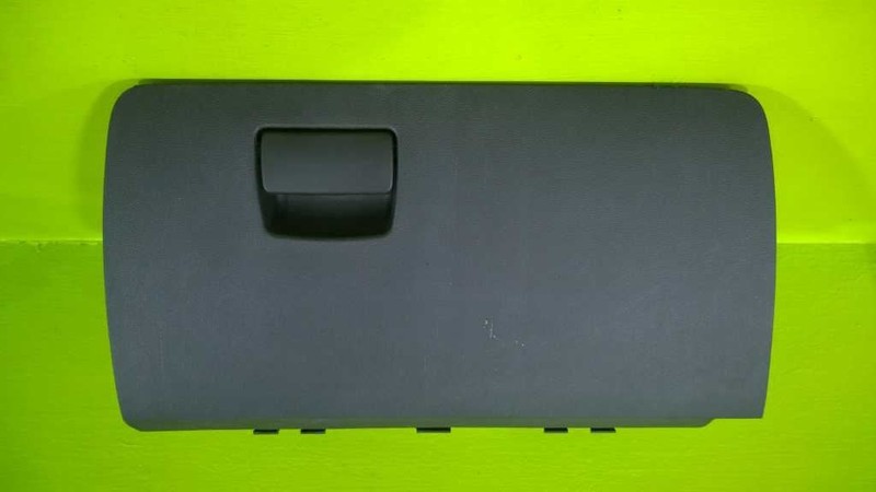 10 11 12 13 14 15 16 17 TERRAIN EQUINOX GLOVE BOX OEM 2752-37