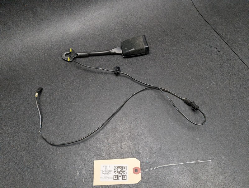 Front Left Seat Belt Buckle 2015 Volkswagen Passat 561857755CYLZ 2014