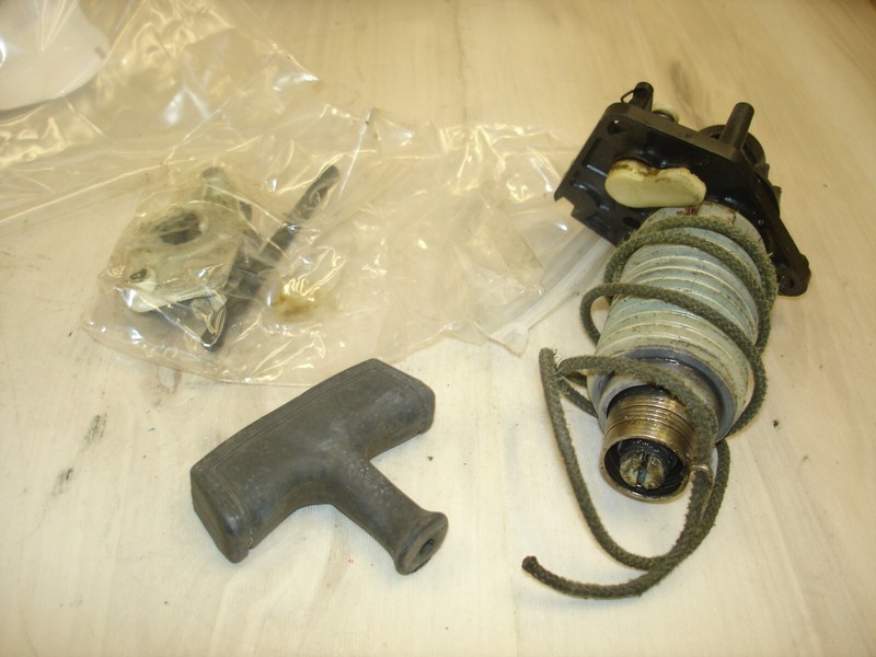 1987 Johnson 8hp j8rcud recoil boat motor part bin 4