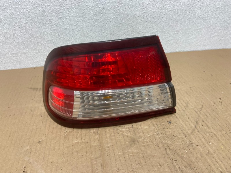 1998 - 1999 Infiniti i30Left Driver Lh Side Tail Light Oem AB8258 DG