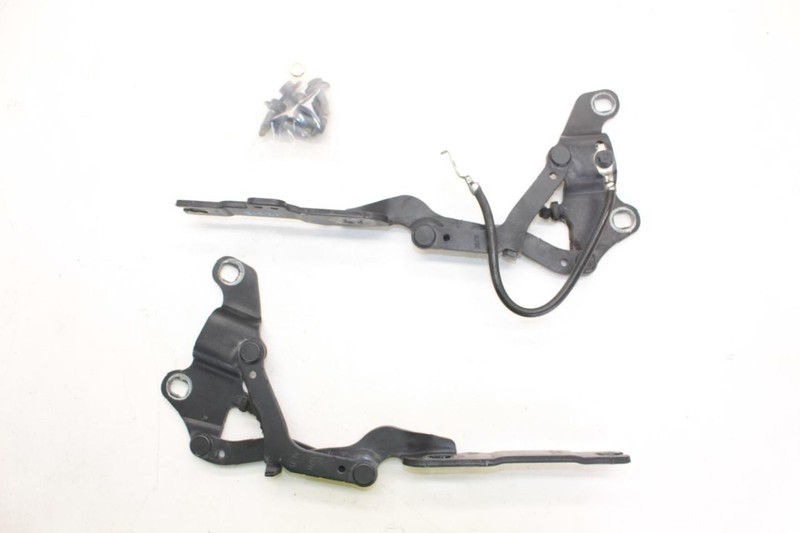 08-13 BMW M3 4.0L Pair of Left and Right Hood Hinges 7115263 7115264