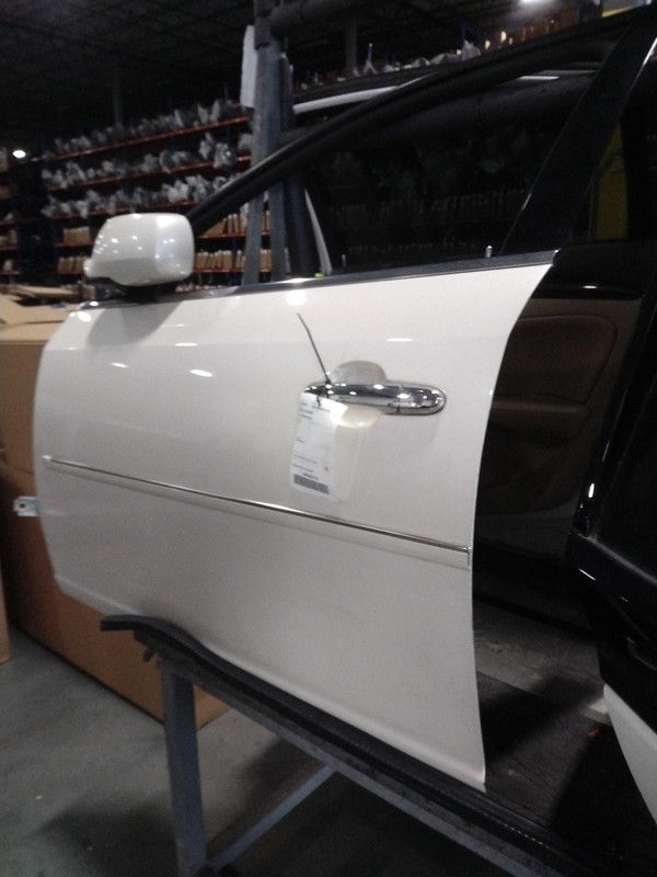 2011 Buick Lucerne Left Front Door White OEM 381510 135K Miles