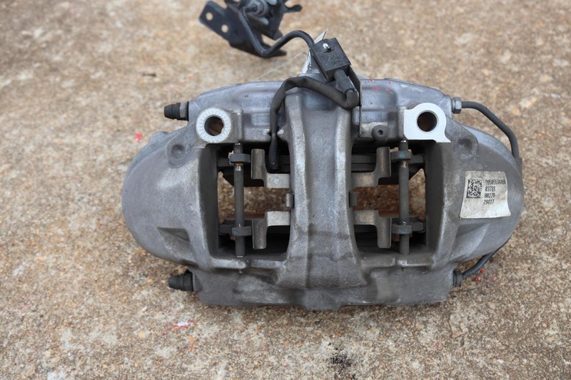 2018-2021 ALFA ROMEO STELVIO FRONT LEFT DRIVER SIDE BRAKE CALIPER OEM