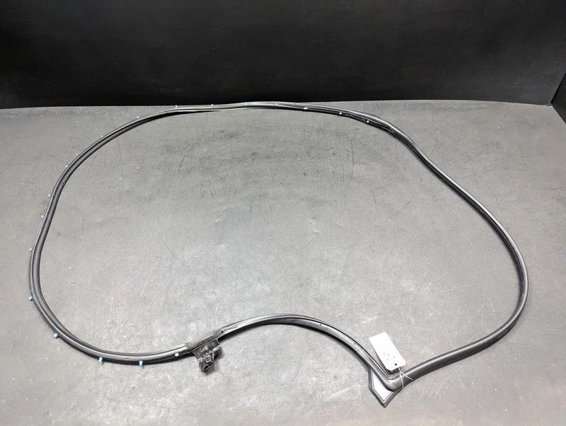 Front Right Door Weatherstrip 2017 Nissan Pathfinder 80830-3KA0C 2014 - 2019