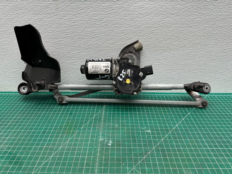 12-20 BMW F32 4-series WINDSHIELD WIPER ARM TRANSMISSION LINKAGE W/ MOTOR OEM