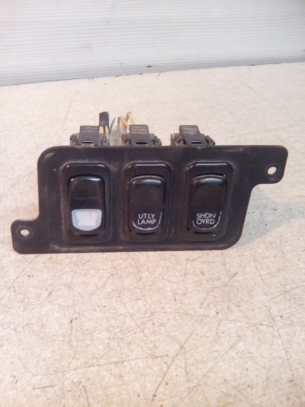 2000 Freightliner Century Dash Switch Panel With 3 Switches