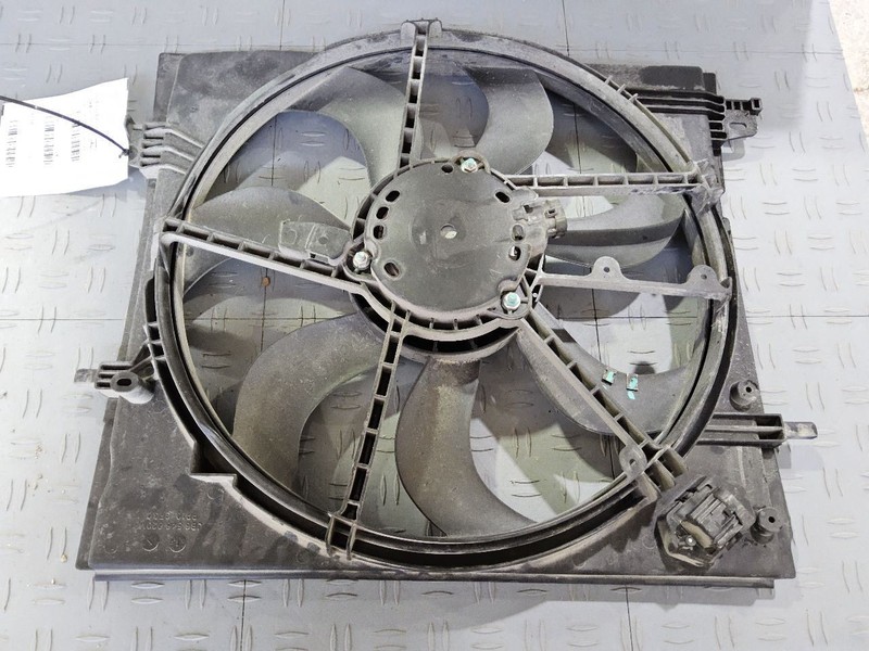2017-2022 Nissan Rogue Sport Radiator Fan Motor Fan Assembly