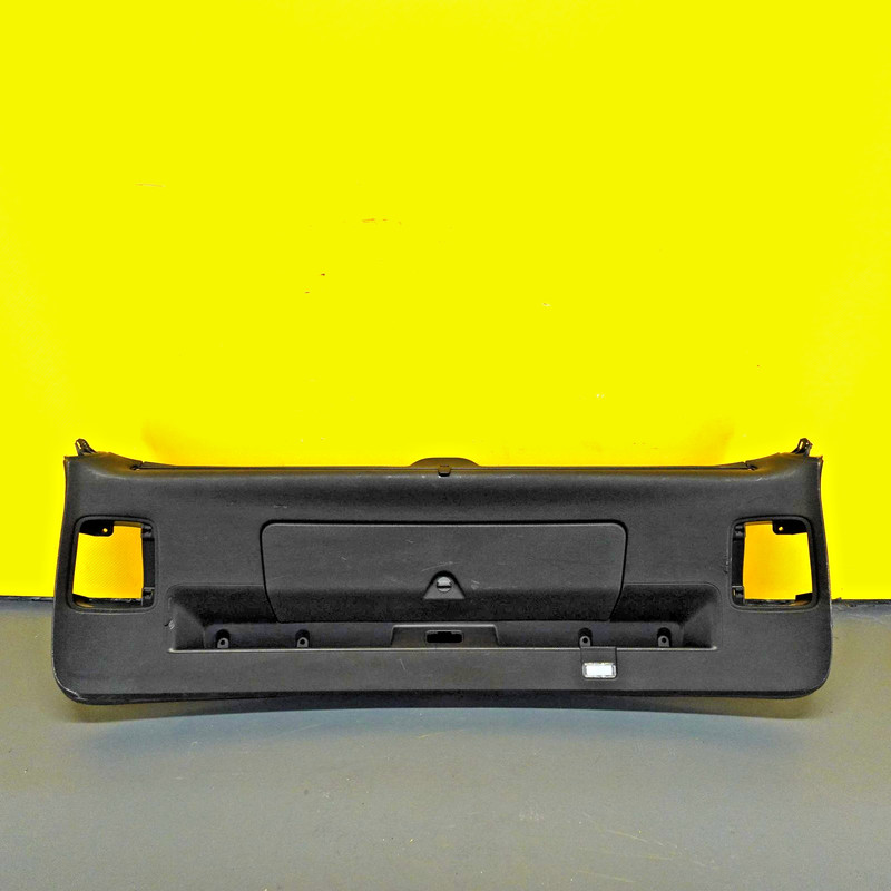 2007-2015 AUDI Q7 Liftgate Trim Panel Cover W/ Window Sun Blind Oem