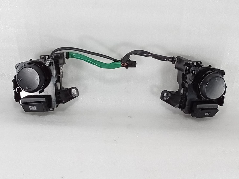 2016-2016 Rav4 Steering Wheel Bezel Audio Phone Voice Control Buttons 75E584