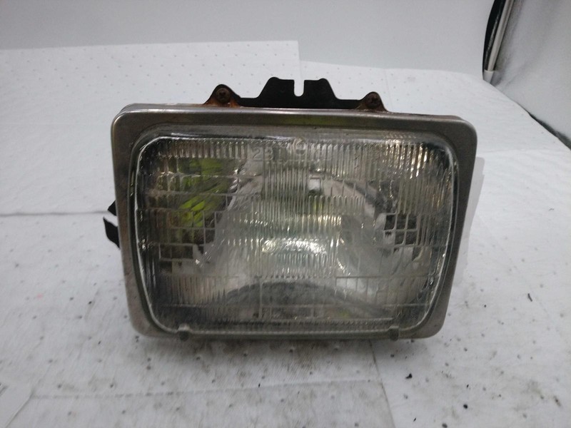 2014 Ford E250 Van Left Headlight Assembly OEM 522760 - Used, 149K Miles