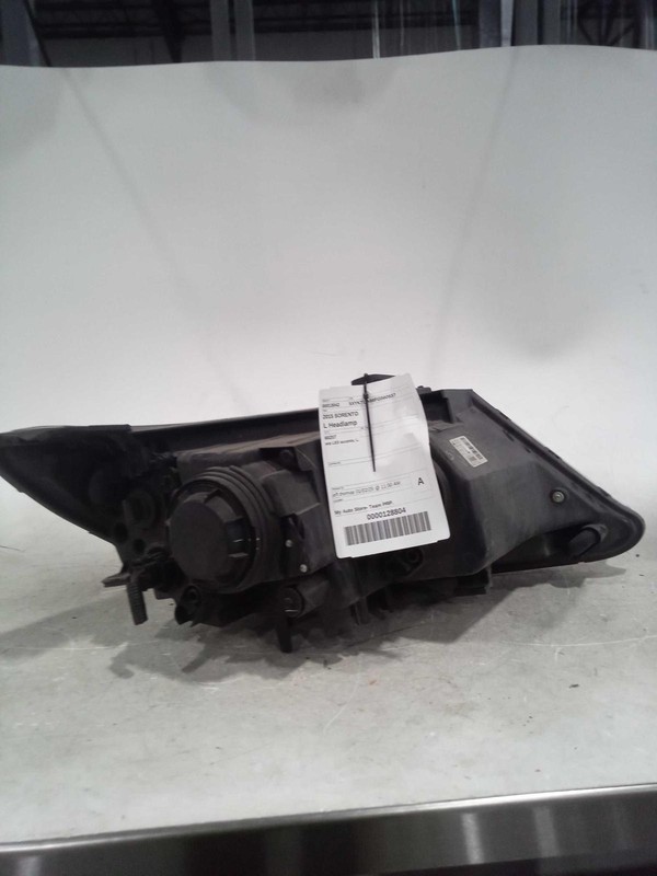 2015 KIA Sorento Left Headlight Assembly OEM Silver 584975 60K Miles