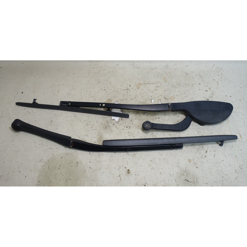 Damaged BMW E39 5-Series Windshield Wiper Arm Set Left Right 1997-2003 OEM