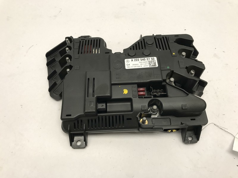 14 15 16 17 MERCEDES BENZ S CLASS TRUNK FUSE RELAY BOX OEM 2225402750